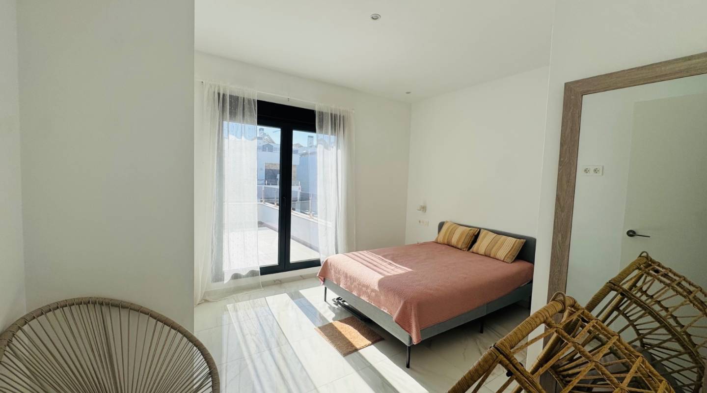 Resale - Villa  - Benijofar - Alicante