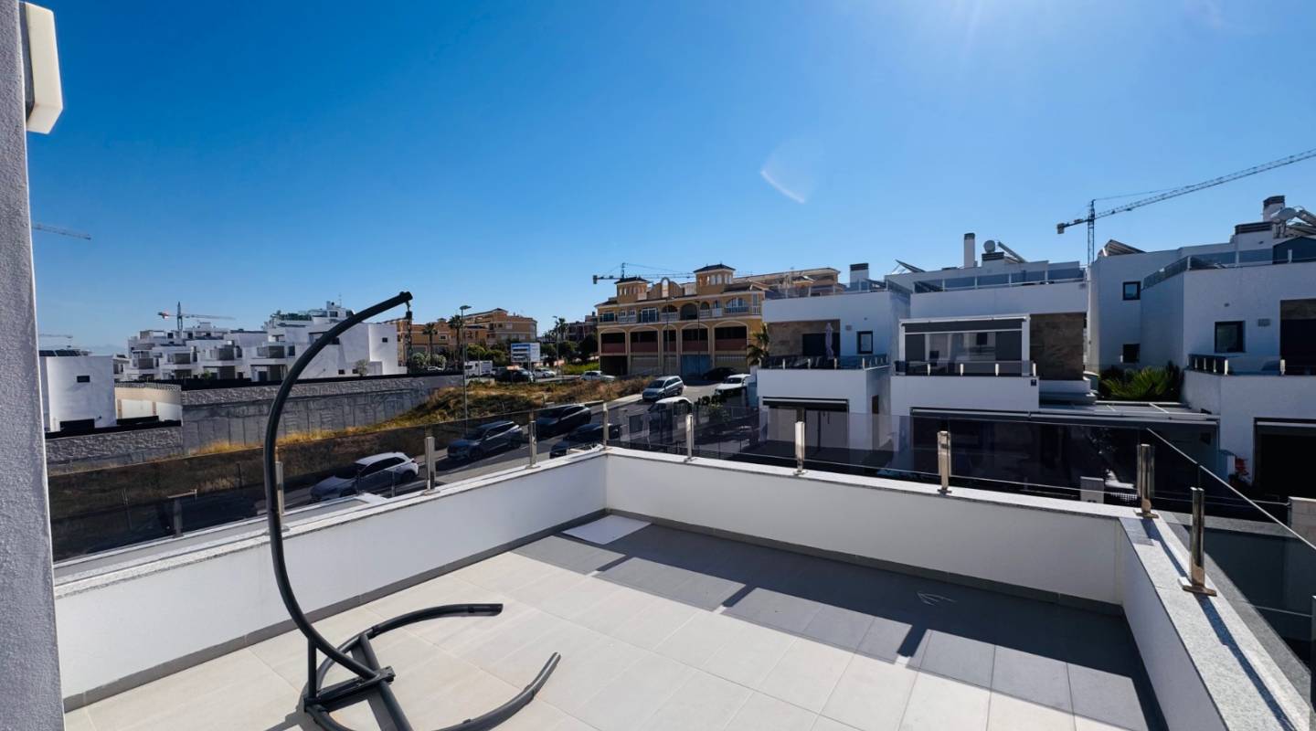 Resale - Villa  - Benijofar - Alicante