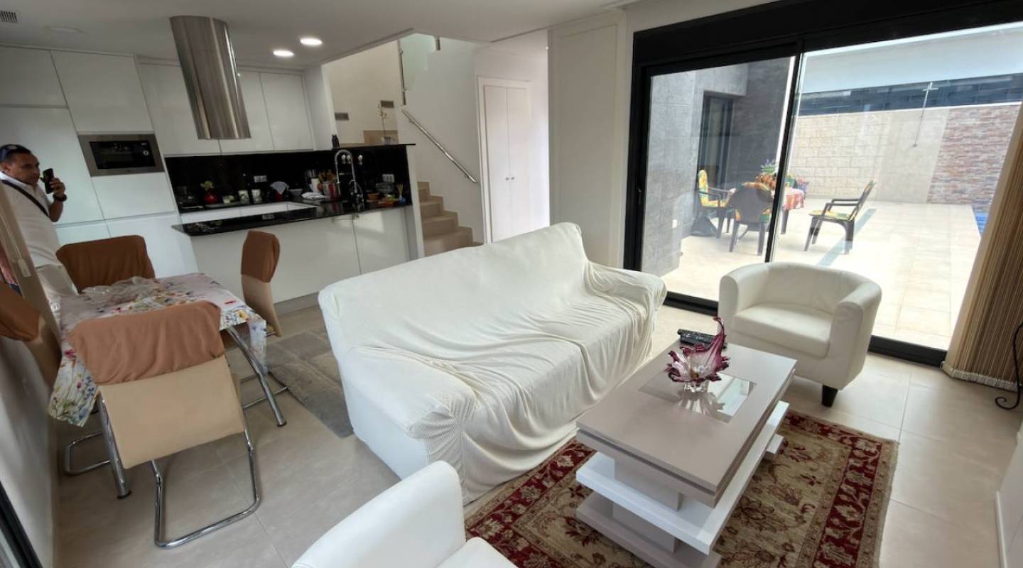 Resale - Villa  - Benijofar - Alicante