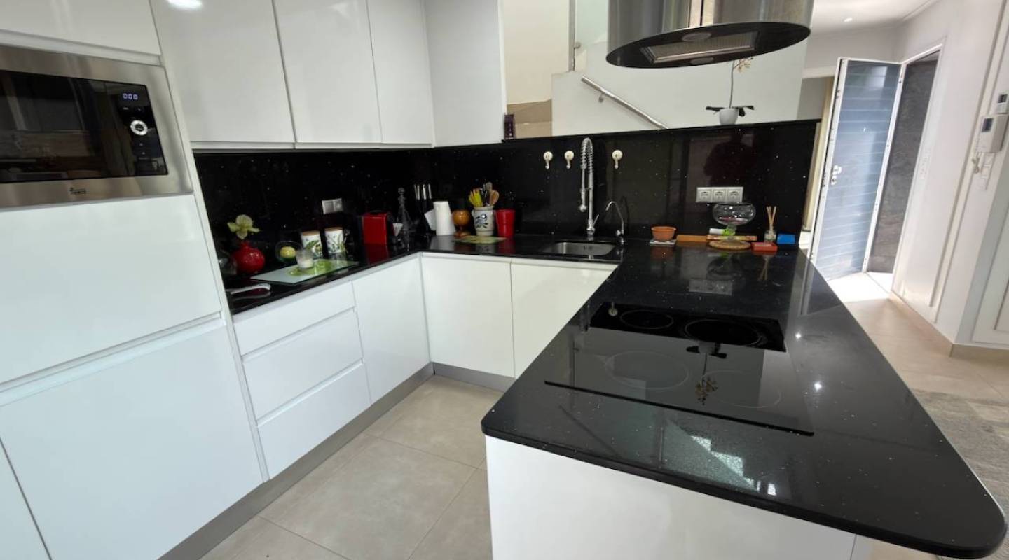 Resale - Villa  - Benijofar - Alicante
