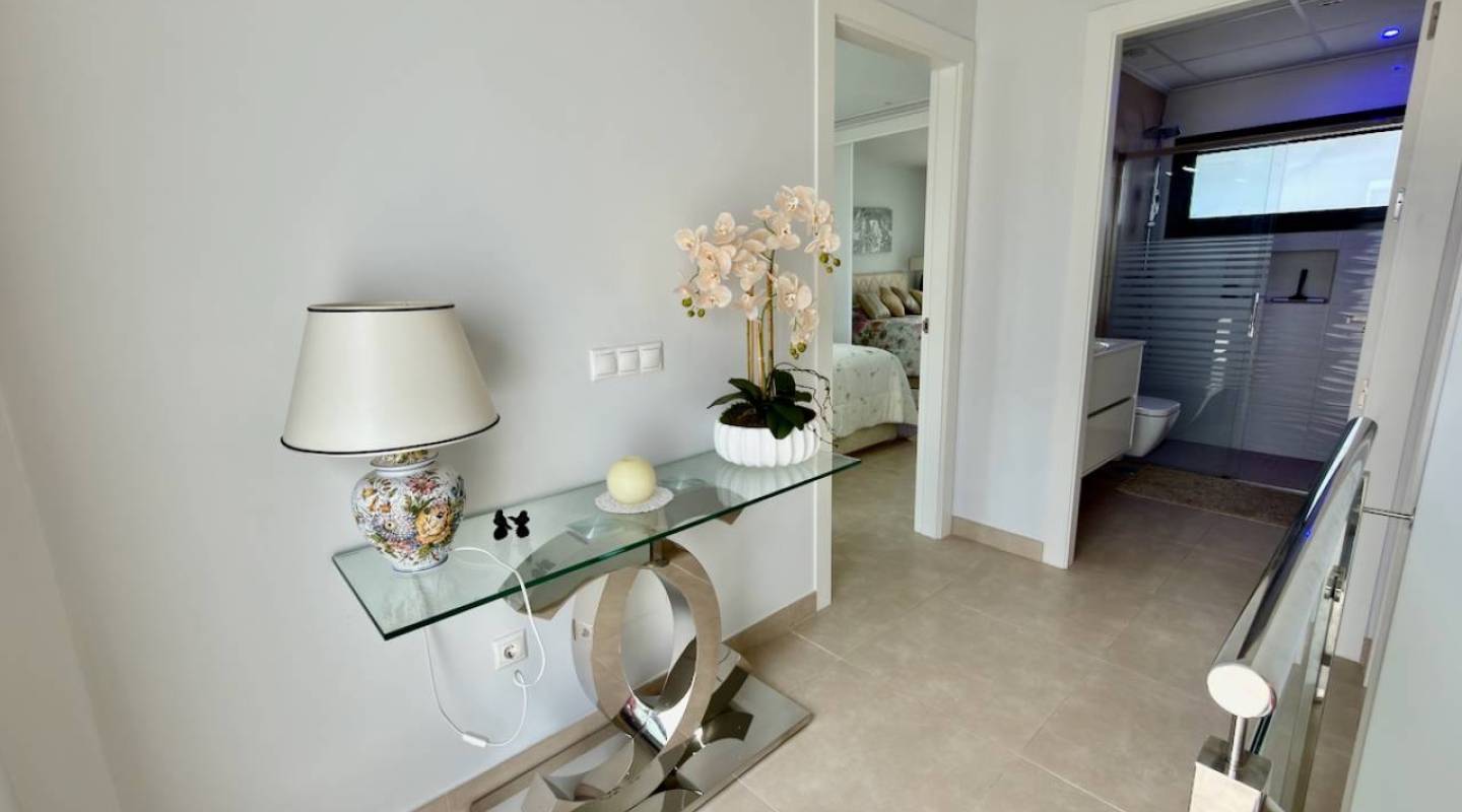 Resale - Villa  - Benijofar - Alicante
