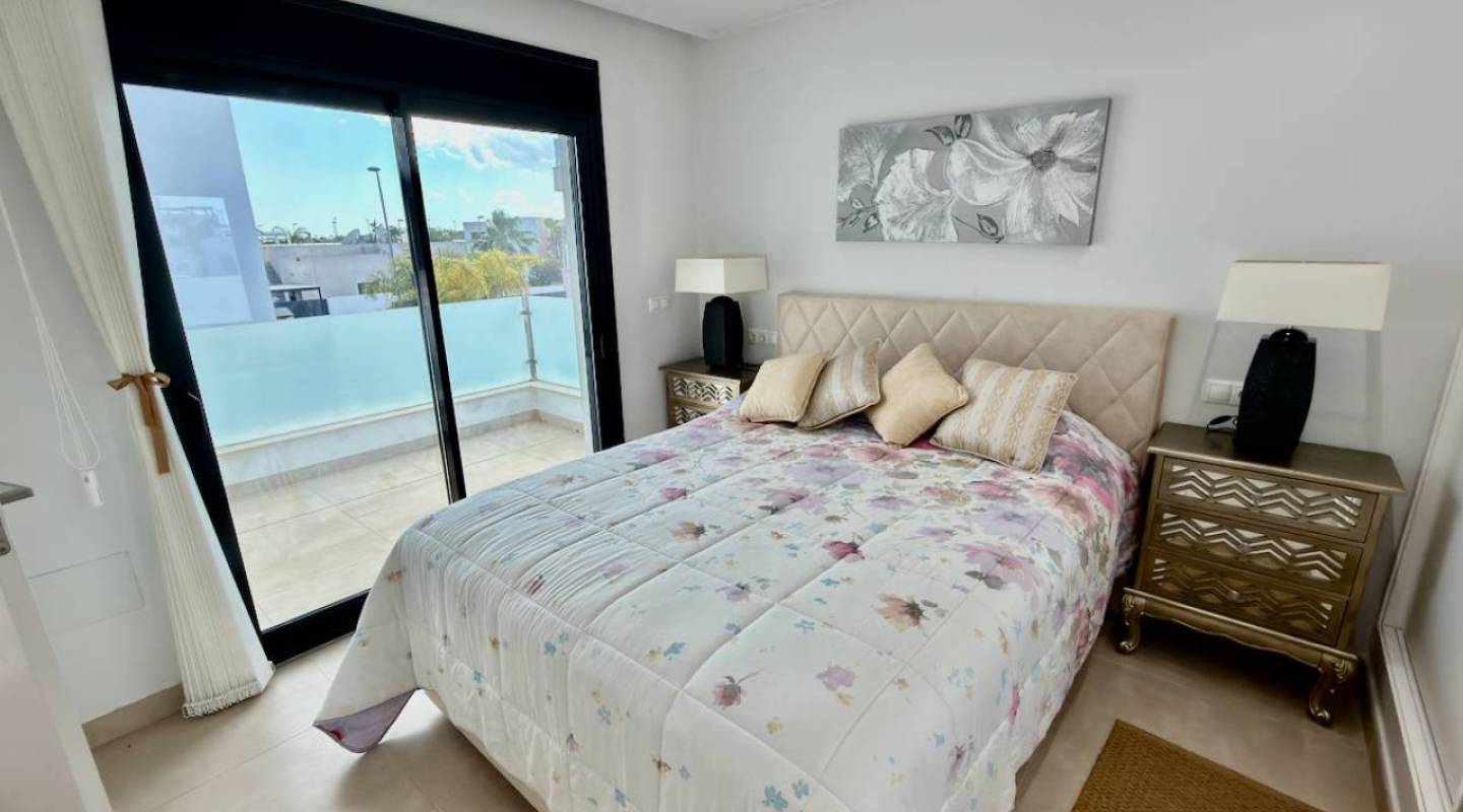 Resale - Villa  - Benijofar - Alicante
