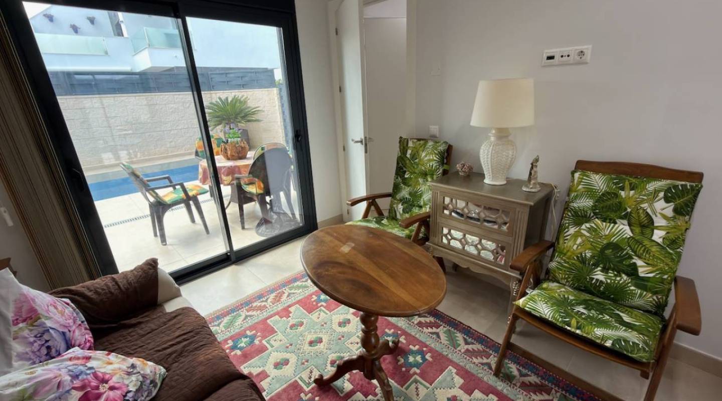 Resale - Villa  - Benijofar - Alicante