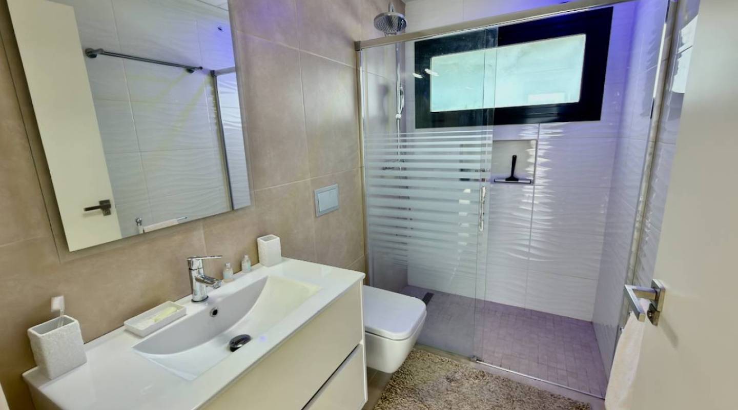 Resale - Villa  - Benijofar - Alicante
