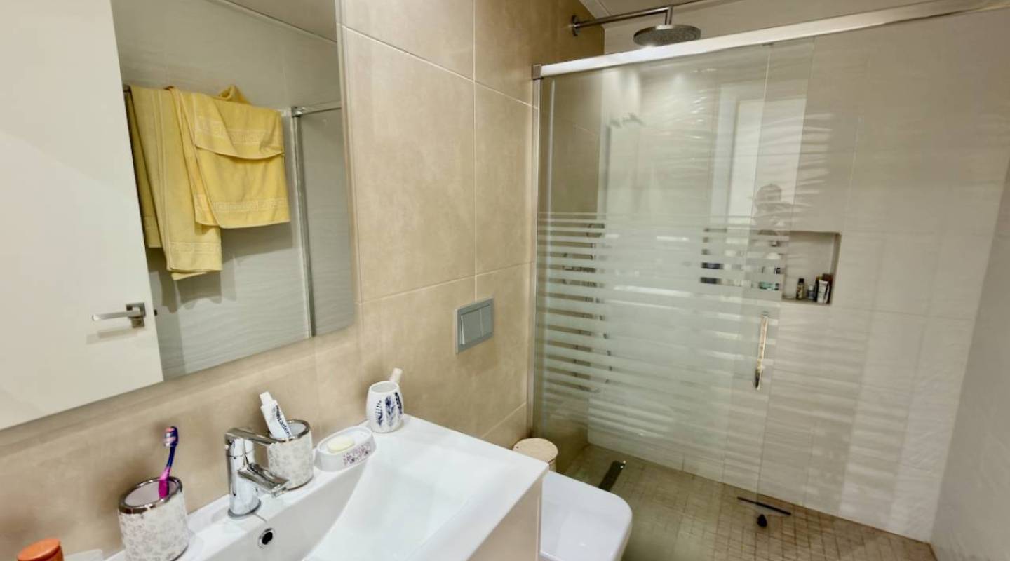 Resale - Villa  - Benijofar - Alicante