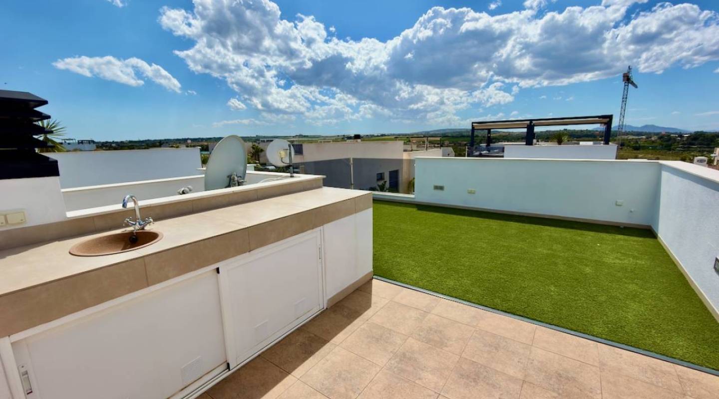 Resale - Villa  - Benijofar - Alicante