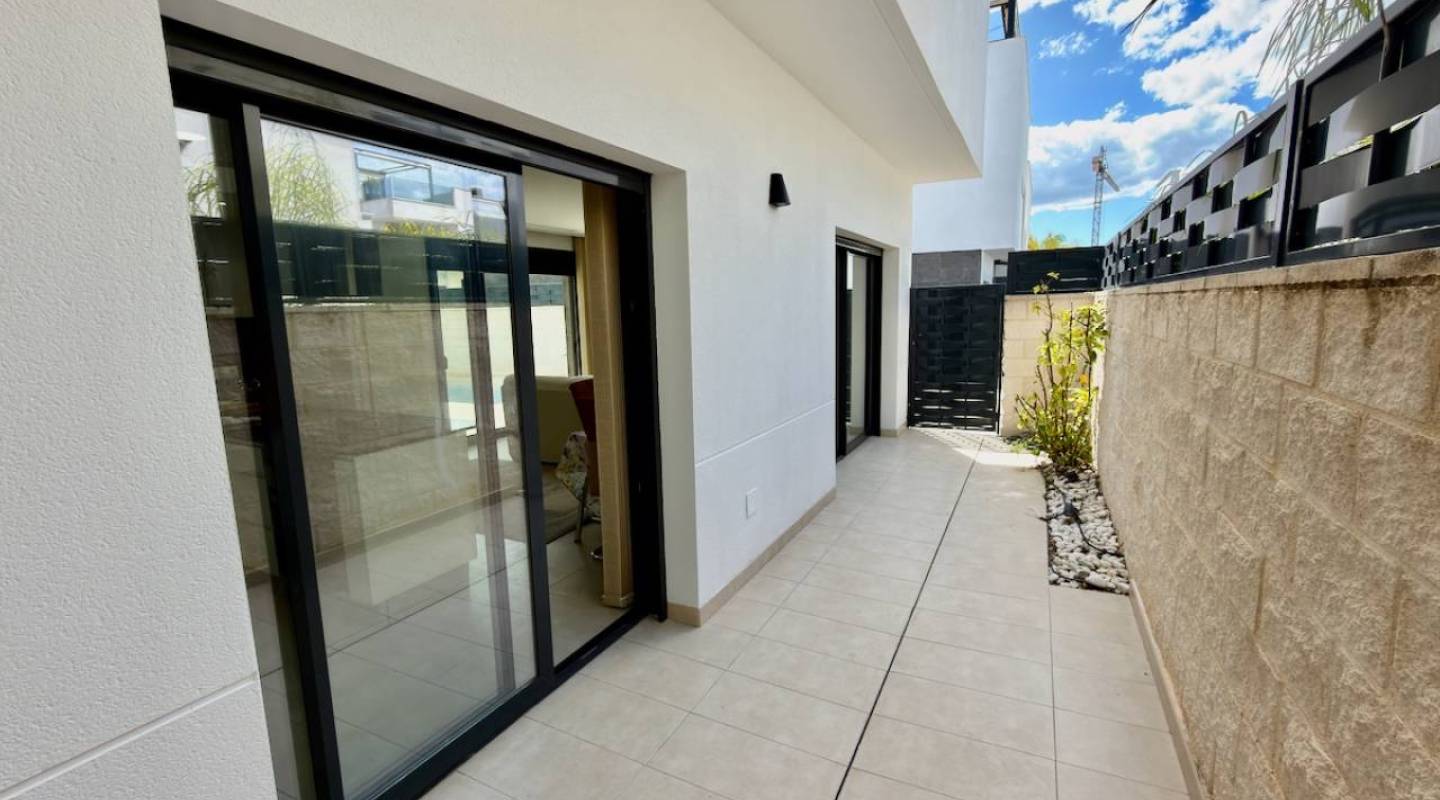 Resale - Villa  - Benijofar - Alicante