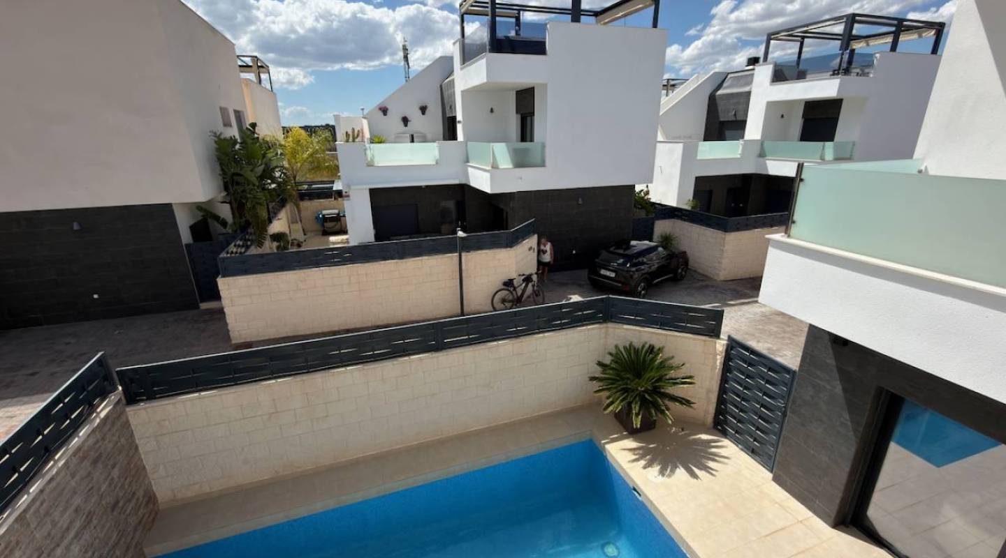 Resale - Villa  - Benijofar - Alicante