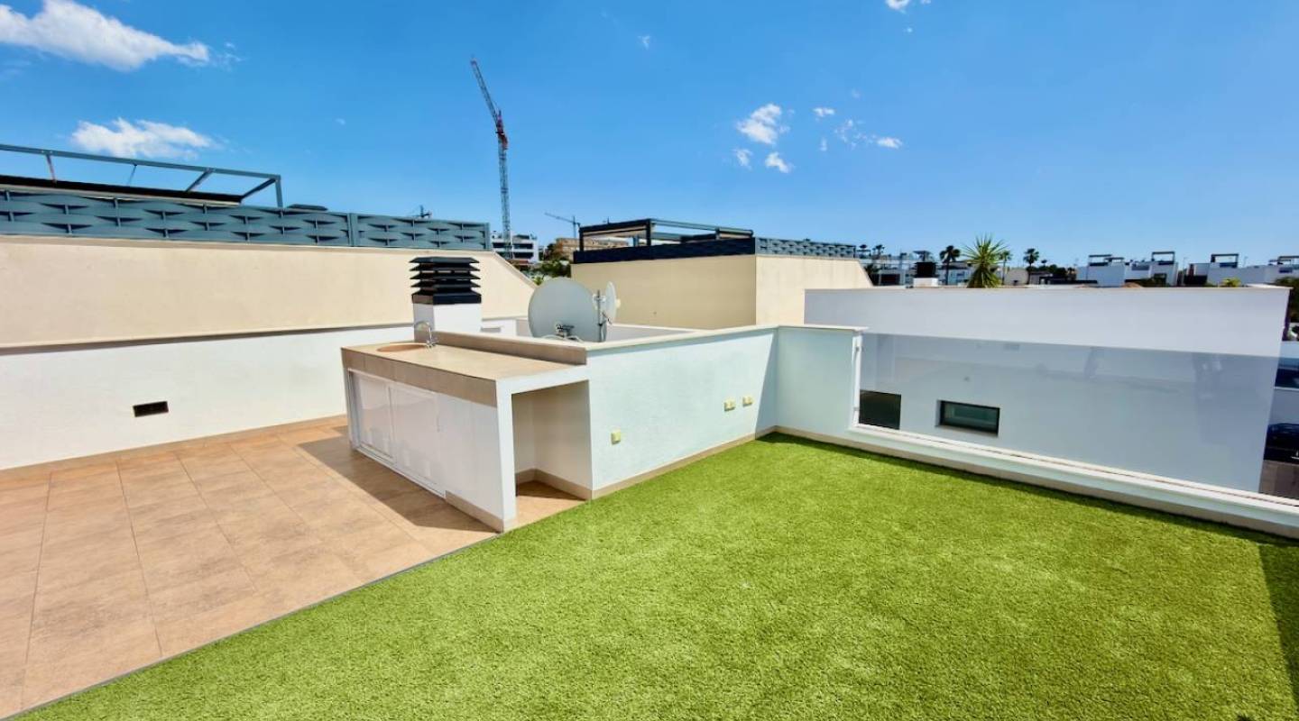 Resale - Villa  - Benijofar - Alicante